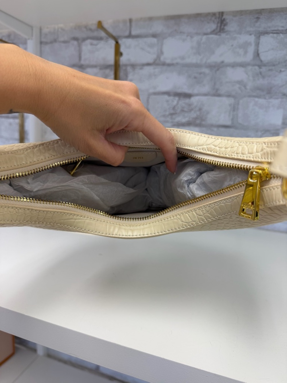 JW PEI Carly Saddle Bag in Ivory Croc Like New Condition Chic Elegant Capsule - Picture 13 of 17